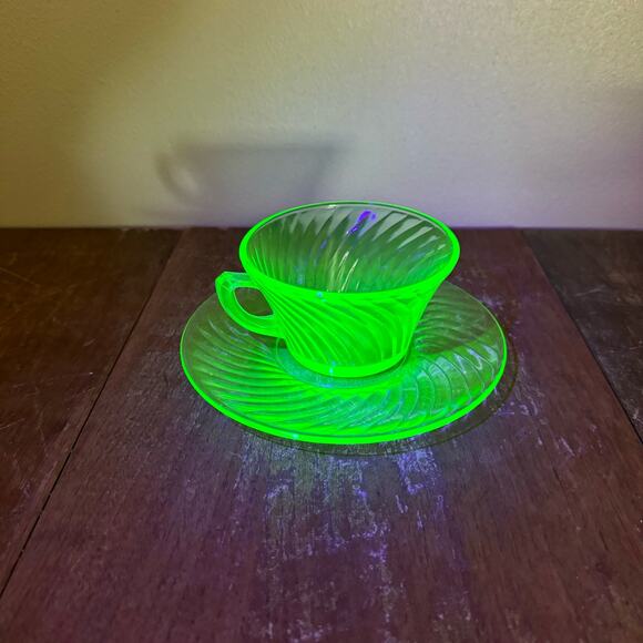 Depression Era Green Vaseline Uranium Swirl saucer and tea cup set - Picture 11 of 11